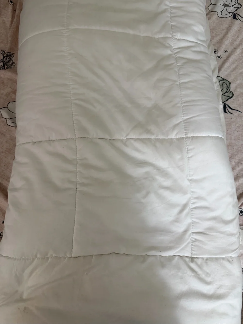 Plush White Quilted Comforter - All-Season Cozy Bedding